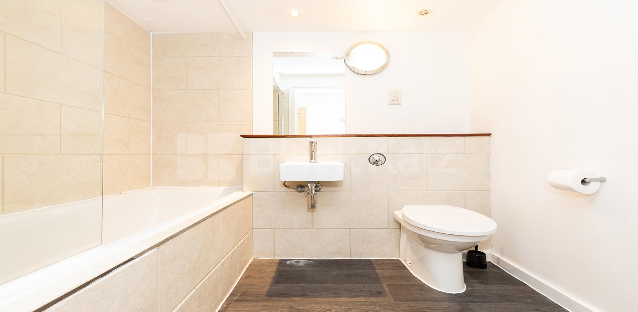 			AMAZING ZONE 1 LOCATION!, 3 Bedroom, 2 bath, 1 reception Flat			 Farringdon Road, FARRINGDON / HOLBORN